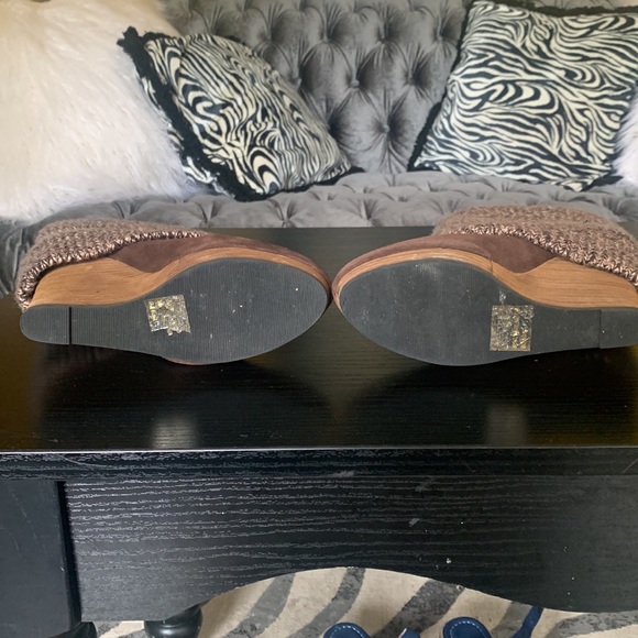 Brown sweater boots - Picture 4 of 9